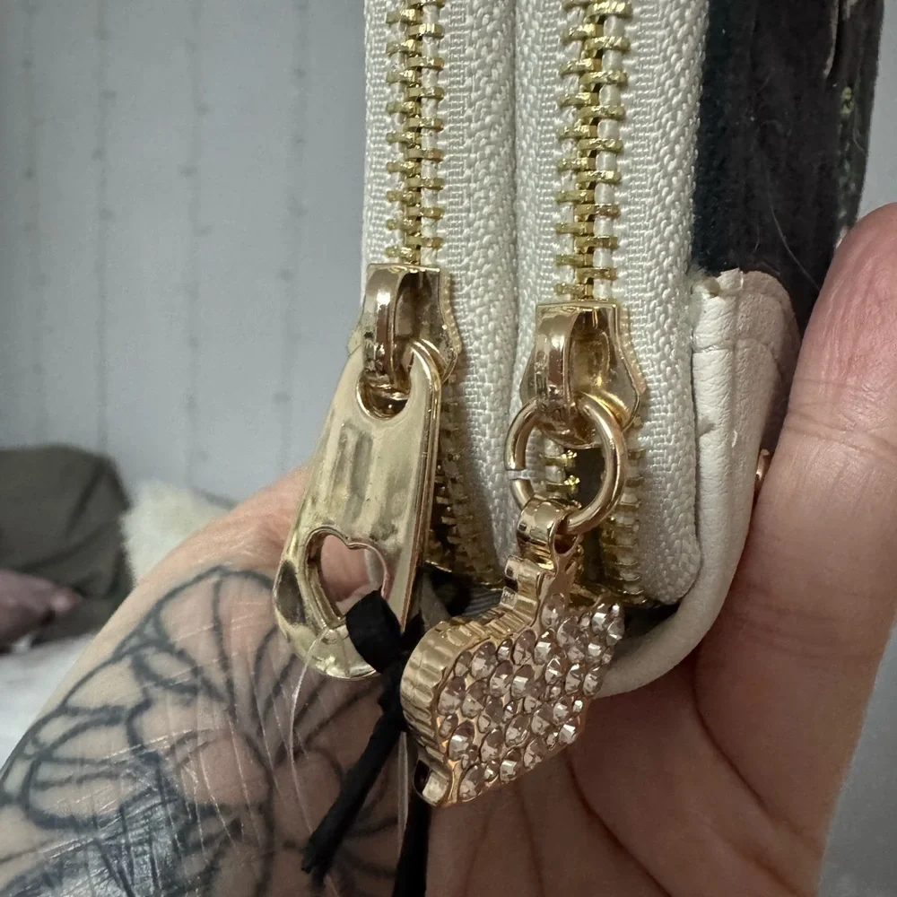 Juicy Couture Royal Embellished Black & Cream Wallet NWT - Picture 3 of 7